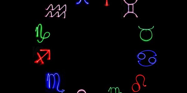 AstroRedacția Horoscop 15 martie 2026. Ziua surprizelor în dragoste și bani pentru șapte zodii