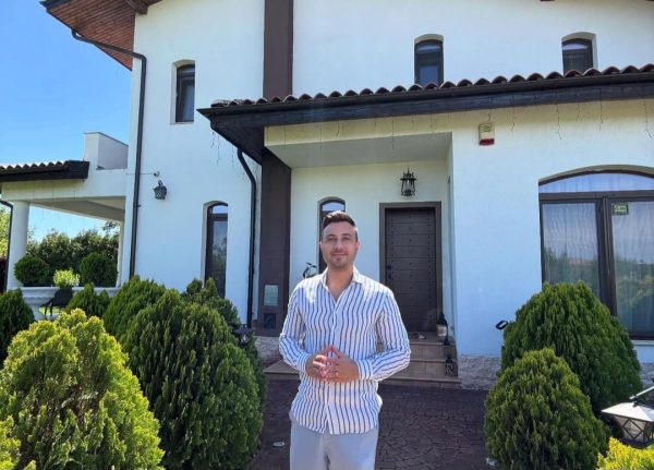 Cum arată locuința în care au stat Valentin Sanfira și Codruța Filip! Artiștii au avut parte de tot luxul din lume 27 casă