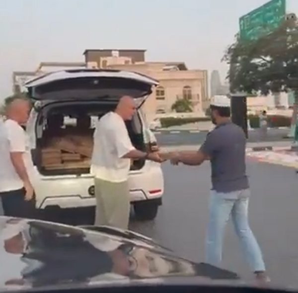Gestul lui Cosmin Olăroiu a făcut înconjurul internetului. Ce mesaj a transmis antrenorul 28 SURSĂ FOTO. CAPTURĂ X/ HAMAD YAZ