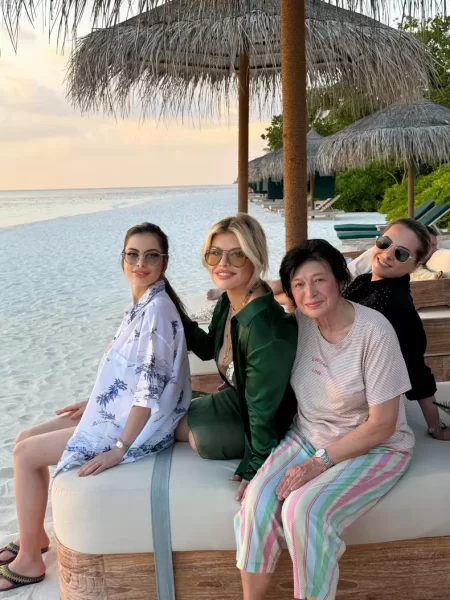 Imagini rare! Loredana Groza, vacanță în Maldive alături de mama și fiica sa 26 fiica Loredana Groza