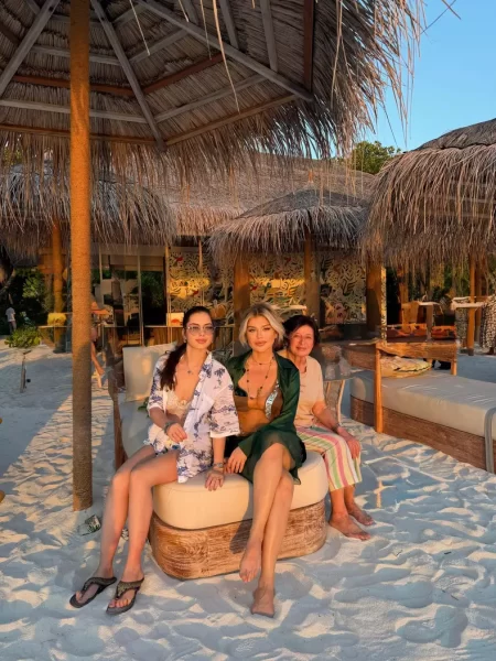 Imagini rare! Loredana Groza, vacanță în Maldive alături de mama și fiica sa 27 fiica Loredana Groza