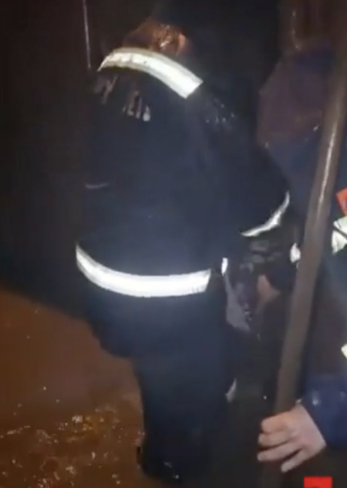 Furtunile au făcut ravagii în România! Case inundate, copaci prăbușiți și trafic paralizat în mai multe orașe 26 anm