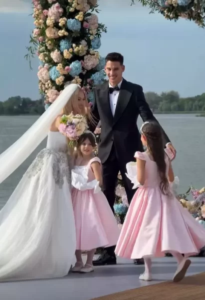 Mesajul care l-a emoționat pe Victor Cornea în ziua nunții cu Andreea Bălan. Ce i-au transmis Ella și Clara 26 Victor Cornea