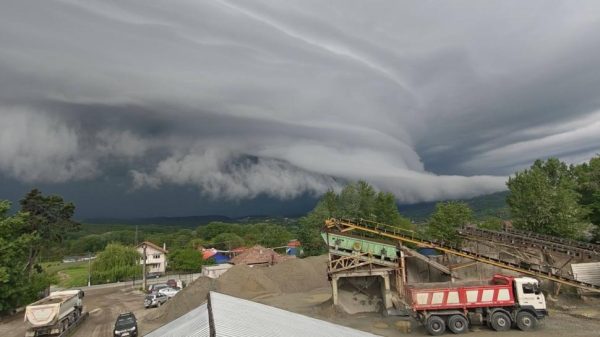Haos după vijeliile violente din țară. Orașe întregi au fost lovite de grindină și ploi torențiale 27 Vremea rea a făcut ravagii în țară/ sursa foto: Meteoplus