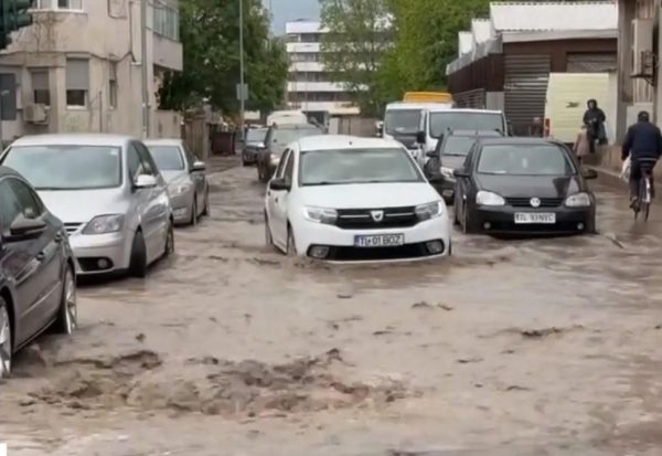 Haos după vijeliile violente din țară. Orașe întregi au fost lovite de grindină și ploi torențiale 29 Vremea rea a făcut ravagii în țară/ sursa foto: Meteoplus