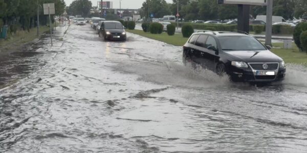 Imagini spectaculoase din Buzău după furtună. Carosabilul a fost acoperit de apă 28 SURSA FOTO: FACEBOOK/ METEO PLUS