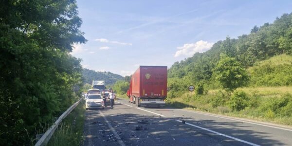 Durere fără margini! O tânără de 24 de ani a murit într-un accident violent între o mașină și un TIR 33 SURSA FOTO:DRDP Timișoara