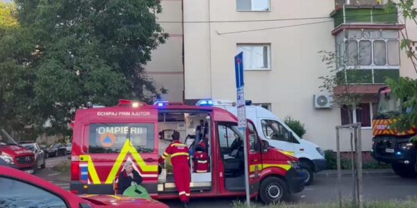 Explozie urmată de incendiu într-un bloc din Timișoara. Trei persoane au primit îngrijiri medicale 26 explozie