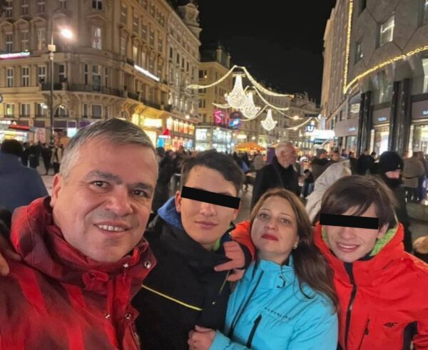 Cine este și cu ce se ocupă soția lui Adrian Veștea 26 Familie Adrian Veștea/ SURSA FOTO: FACEBOOK ANCA VESTEA