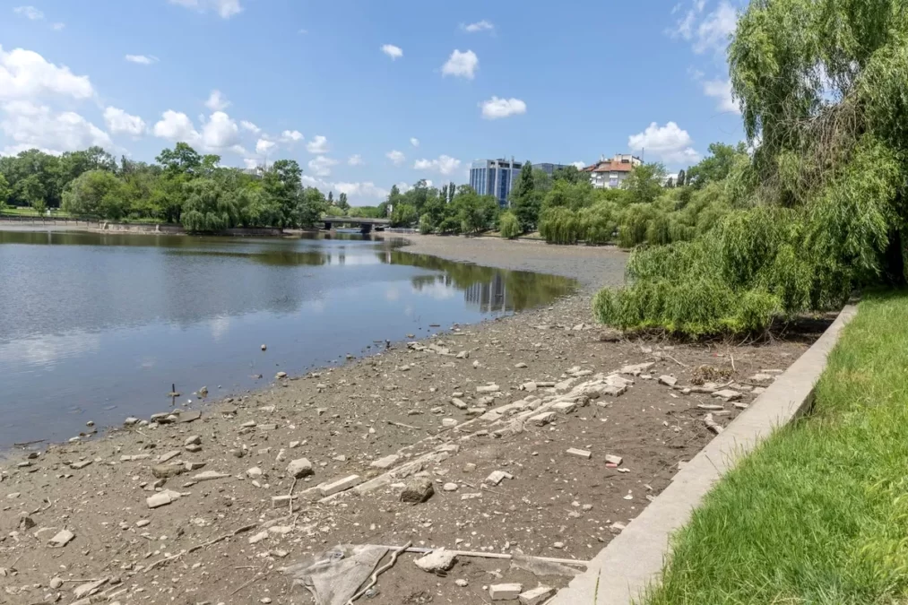Imagini care au surprins Bucureștiul. Ce a fost scos de pe fundul Lacului Herăstrău 26 bucuresti