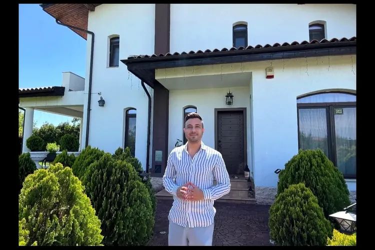 Valentin Sanfira, imagini spectaculoase din curtea vilei. Piscina și grădina par desprinse dintr-o vacanță 26 Valentin Sanfira