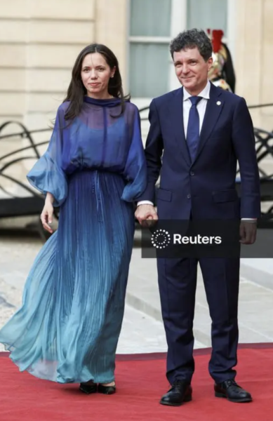 Mirabela Grădinaru a atras toate privirile la Palatul Élysée. Prima Doamnă a României a ales o ținută elegantă, în nuanțe de albastru FOTO 26 mirabela gradinaru