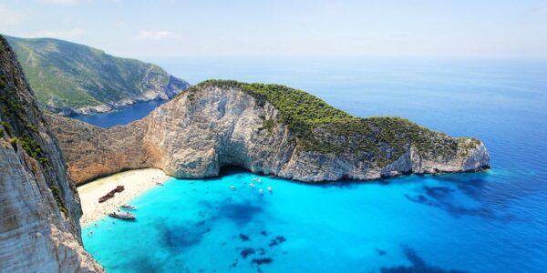 Cele mai frumoase destinații din Grecia despre care puțini români au idee. Locuri spectaculoase, departe de aglomerația din Santorini și Mykonos 44 Cele mai frumoase destinații din Grecia despre care puțini români au idee. Locuri spectaculoase, departe de aglomerația din Santorini și Mykonos