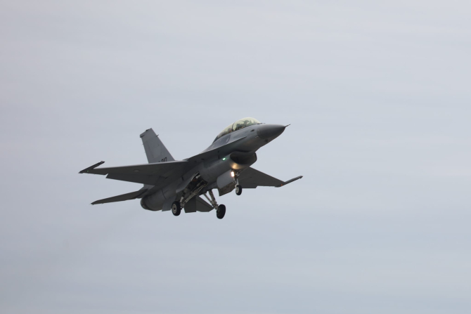 Alertă aeriană în apropiere de Sulina. Două avioane F-16 au decolat de la Borcea