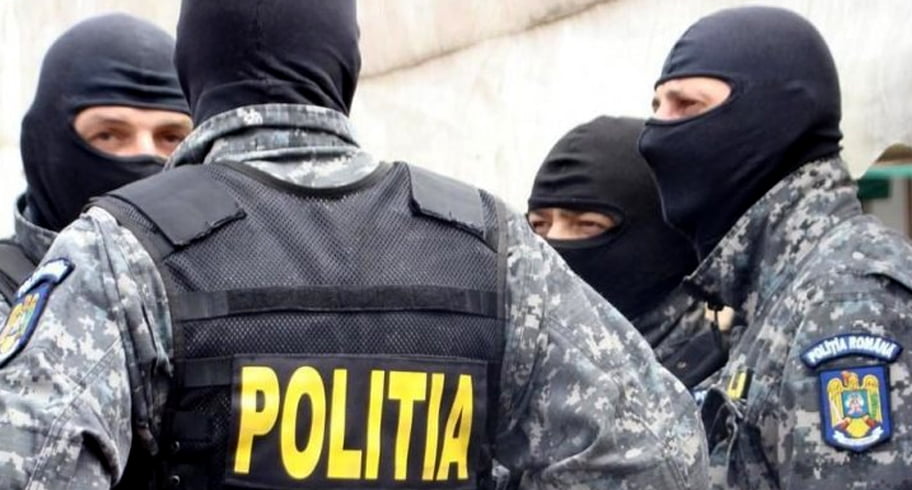 Intervenție SAS în Capitală. Un bărbat înarmat cu un cuțit a fost imobilizat, după ce s-a baricadat în locuință. Familia lui a cerut cu disperare ajutor