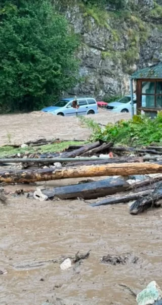 Alertă în Argeș! Este prăpăd în nordul județului, sub cod portocaliu de furtuni 26 Argeș