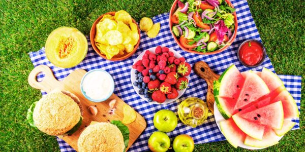 Alimentele care te ajută să suporți mai ușor temperaturile extreme din august. Ce recomandă specialiștii pentru zilele caniculare 29 Alimentele care te ajută să suporți mai ușor temperaturile extreme din august. Ce recomandă specialiștii pentru zilele caniculare