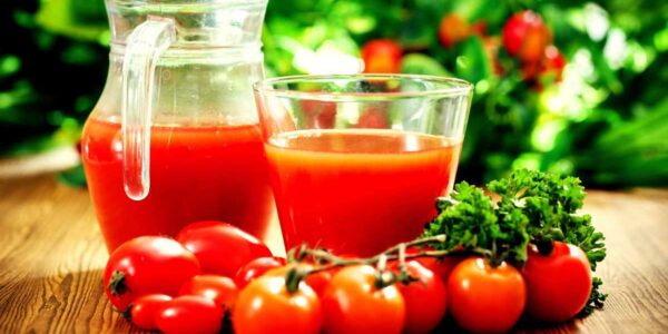 Cum pregătești suc de roșii de casă care rezistă până vara viitoare