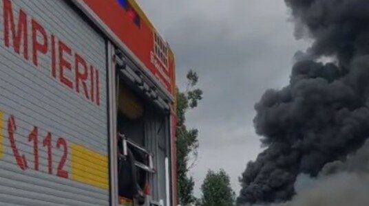 Incendiu uriaș lângă Rafinăria Lukoil de la Ploiești. S-a dat mesaj RO Alert 34 Incendiu Lukoil. Foto: News.ro