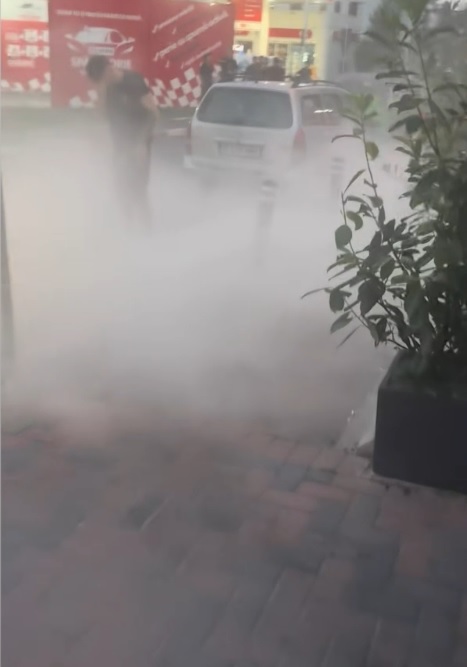 Panică la o shaormerie celebră din Capitală. Localul s-a umplut de fum, iar clienții au fost evacuați