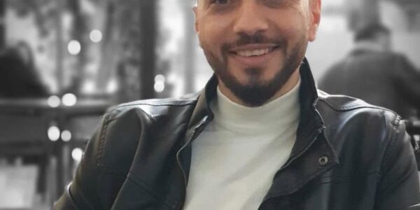 Imagine sfâșietoare la căpătâiul lui Marius Totolici. Tânărul de 37 de ani, îmbrăcat în mire 31 Deces Marius Totolici