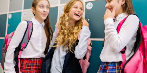 Lista lucrurilor pe care copilul trebuie să le aibă în ghiozdan în prima zi de școală