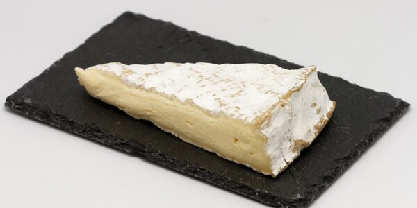 Brânză Brie retrasă de la vânzare din magazinele METRO după depistarea bacteriei Listeria monocytogenes