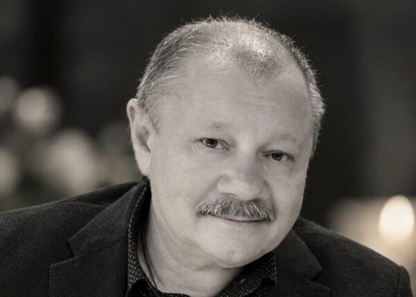 Lumea presei din România este în doliu! A murit jurnalistul și analistul George Scarlat 26 doliu
