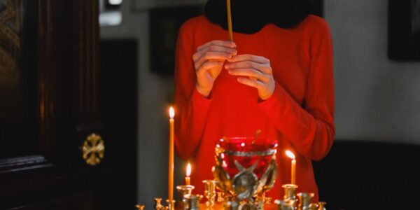 Obiceiul de 3 minute din seara Sfintei Ana. Ce tebuie să facă femeile în această zi sfântă pentru împliniri și sănătate 28 Femeie