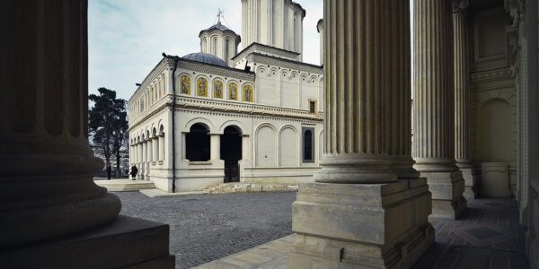 Catedrala Patriarhală din București, unde se află moaștele Sfântului Dimitrie cel Nou, ocrotitorul Capitalei