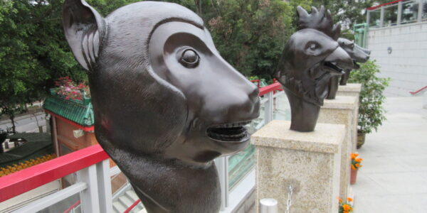Statuie a Maimuței din zodiacul chinezesc, simbolul zodiei Maimuță în septembrie 2026