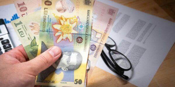 Cum reduci cheltuielile mici care se adună de la o lună la alta. 10 trucuri simple ca să economisești bani