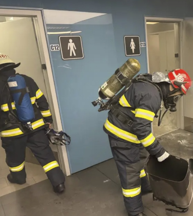 Incendiu la Aeroportul Otopeni. O femeie are fi încercat să dea foc culoarului dintre terminalele Sosiri și Plecări