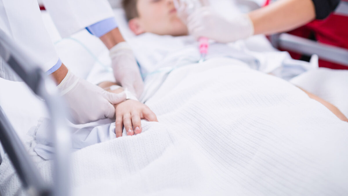 O femeie a dus de urgență la spital o mamă și băiețelul ei, după ce mașina li s-a stricat. Trei zile mai târziu, un polițist a venit la magazinul ei și i-a arătat imaginile surprinse de camere