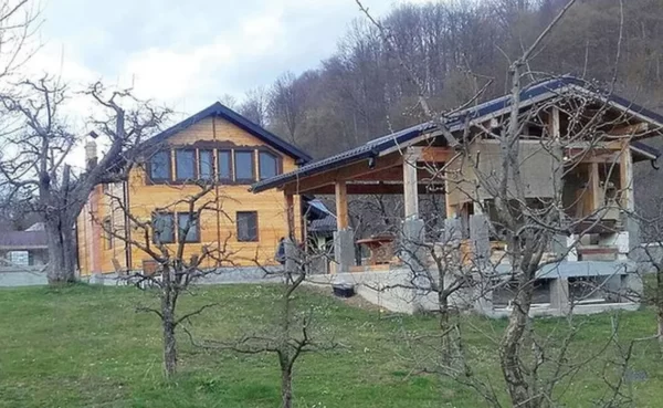 Unde locuiește Cheloo de ani buni. Și-a vândut apartamentul din Capitală și s-a retras la poalele munților 26 SURSĂ FOTO: ROMÂNIA TV.NET