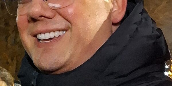 Fuego (Paul Surugiu) alături de fani, după un concert în București