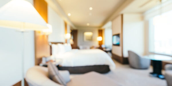 De ce găsim un fotoliu orientat spre pat în multe camere de hotel? Detaliul aparent banal care are un rol practic 27 camera de hotel
