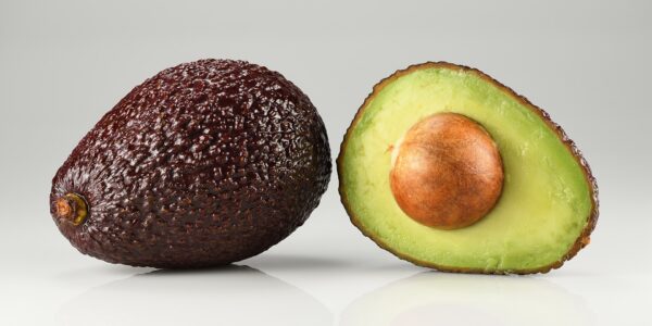 Mihaela Bilic, despre fructul pe care nu îl recomandă zilnic: „Practic da, ne-au prostit”. Câte calorii are un singur avocado 28 Avocado întreg și tăiat în jumătate